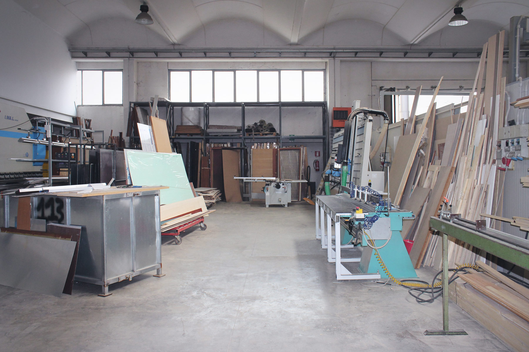 Il reparto Falegnameria dove vengono prodotti artigianalmente i nostri infissi